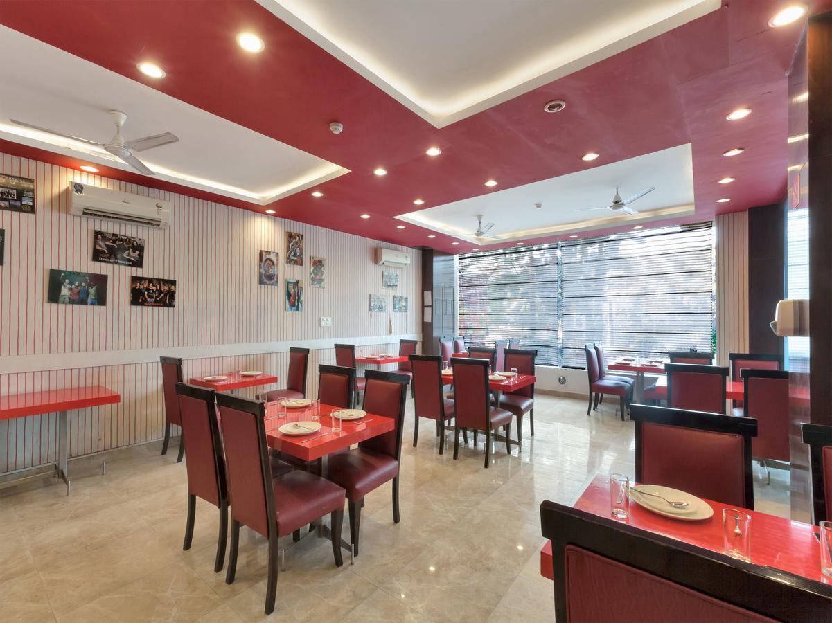 Hotel Oyo 9841 The Vivir 1 Noida Zewnętrze zdjęcie