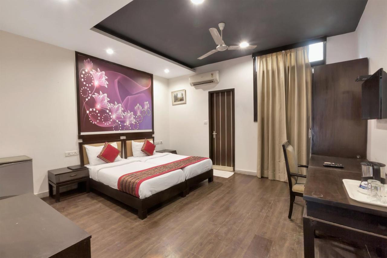 Hotel Oyo 9841 The Vivir 1 Noida Zewnętrze zdjęcie
