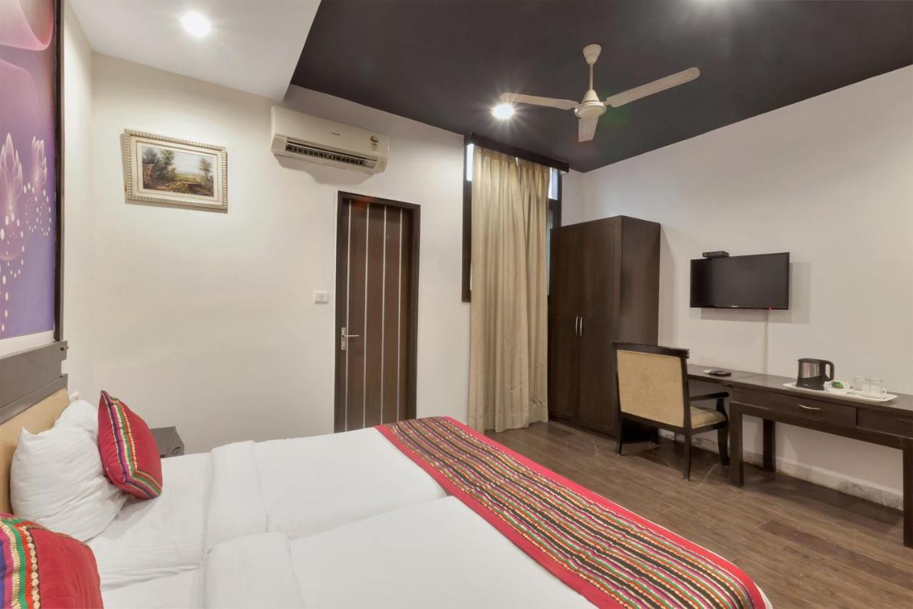 Hotel Oyo 9841 The Vivir 1 Noida Zewnętrze zdjęcie